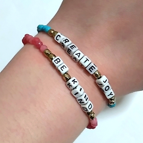 Two beaded bracelets - Picture 2 of 3